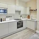 Host & - Normanby Terrace