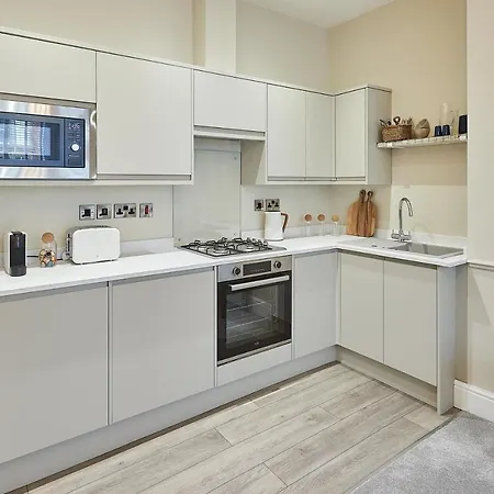 Host & - Normanby Terrace