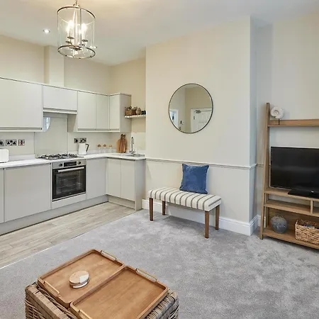 Host & - Normanby Terrace Apartmán *