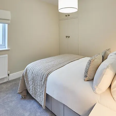 Host & - Normanby Terrace *