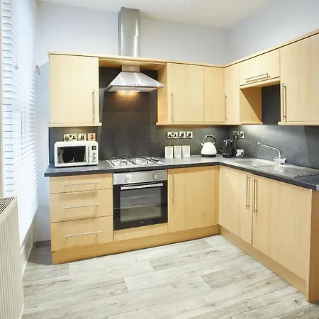 Host & - Normanby Terrace *