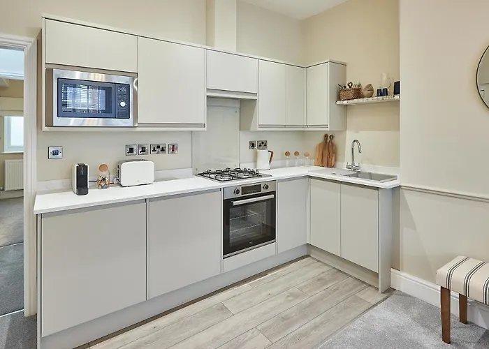 Host & - Normanby Terrace