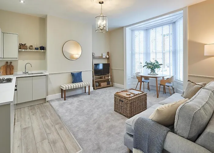 Host & - Normanby Terrace Apartament Whitby