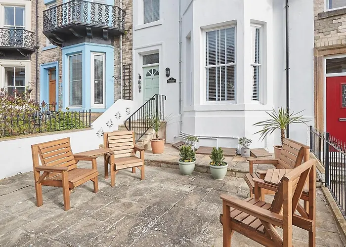 Host & - Normanby Terrace *