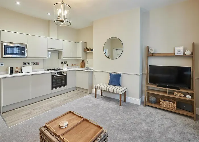 Host & - Normanby Terrace Apartament *