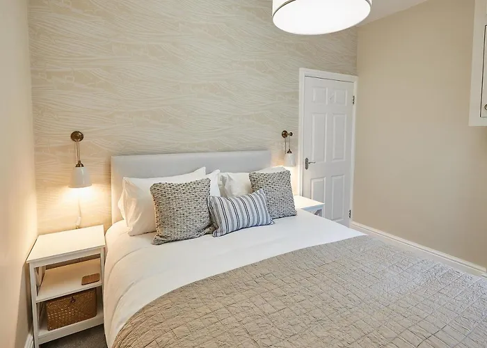 Host & - Normanby Terrace Apartament