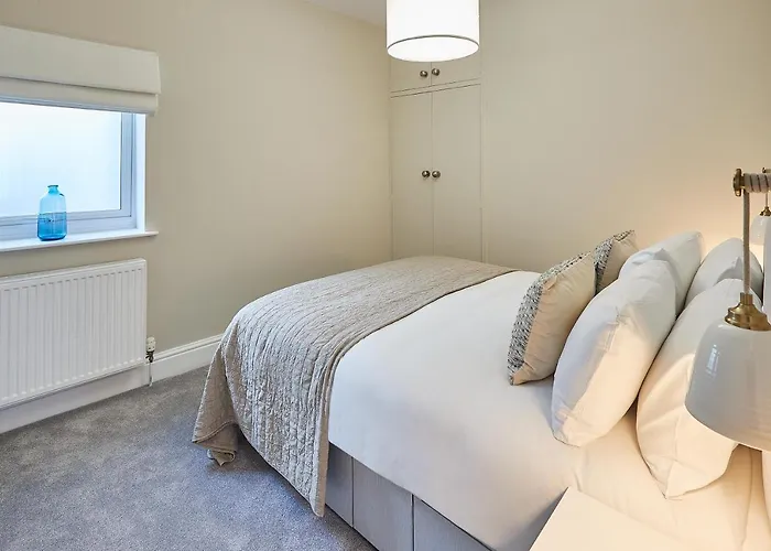 Host & - Normanby Terrace *