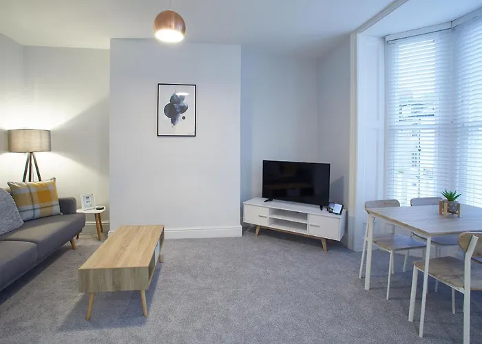 Host & - Normanby Terrace