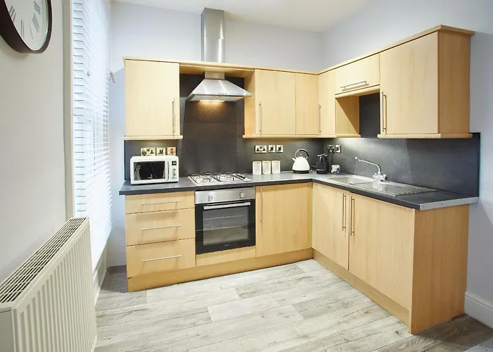 Host & - Normanby Terrace *